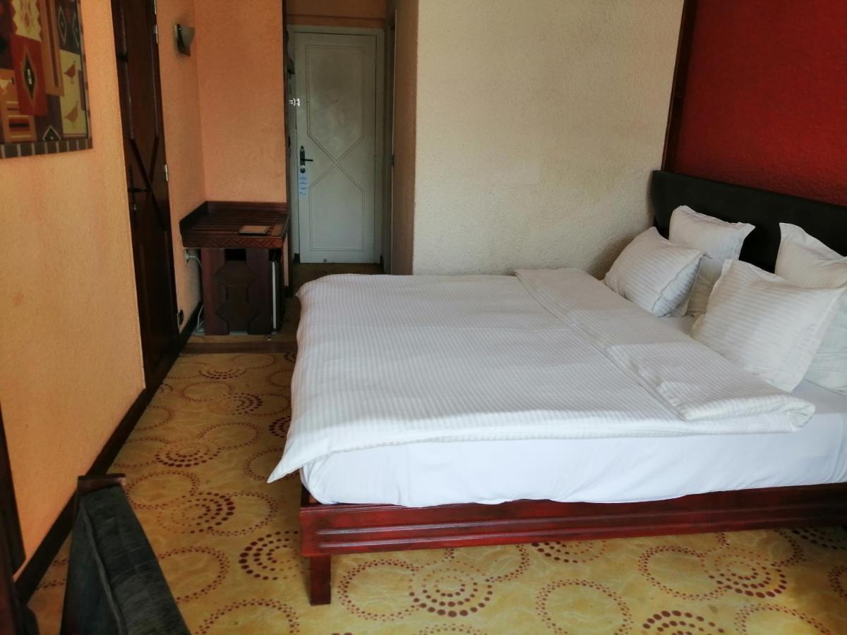 Hotel Jardin Savana Dakar Exteriör bild