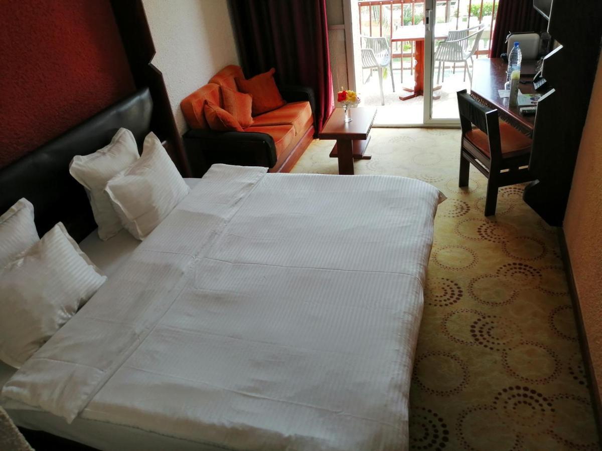 Hotel Jardin Savana Dakar Exteriör bild