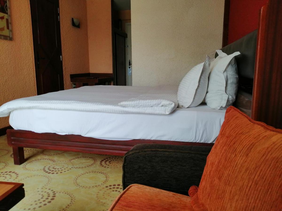 Hotel Jardin Savana Dakar Exteriör bild