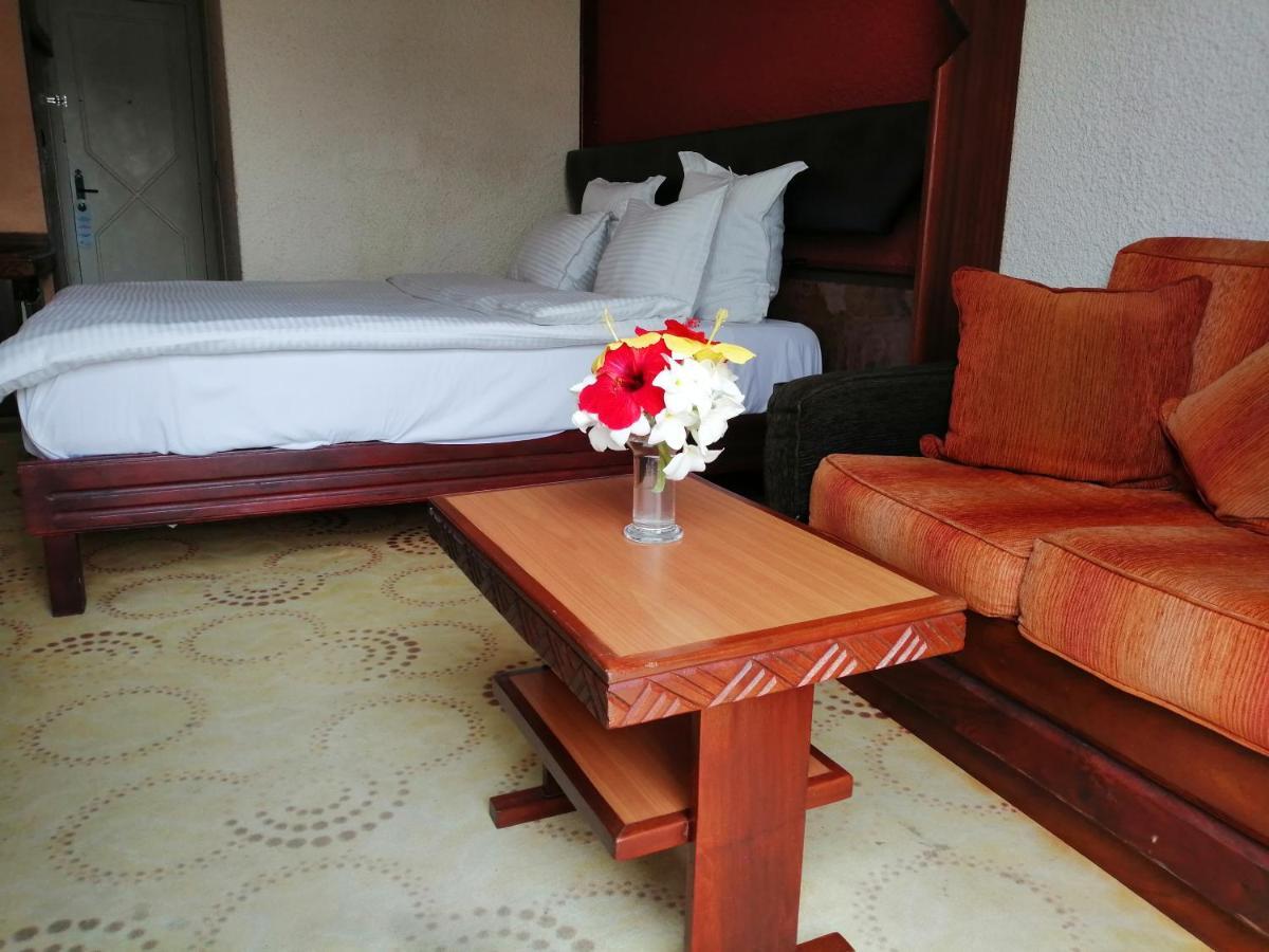 Hotel Jardin Savana Dakar Exteriör bild