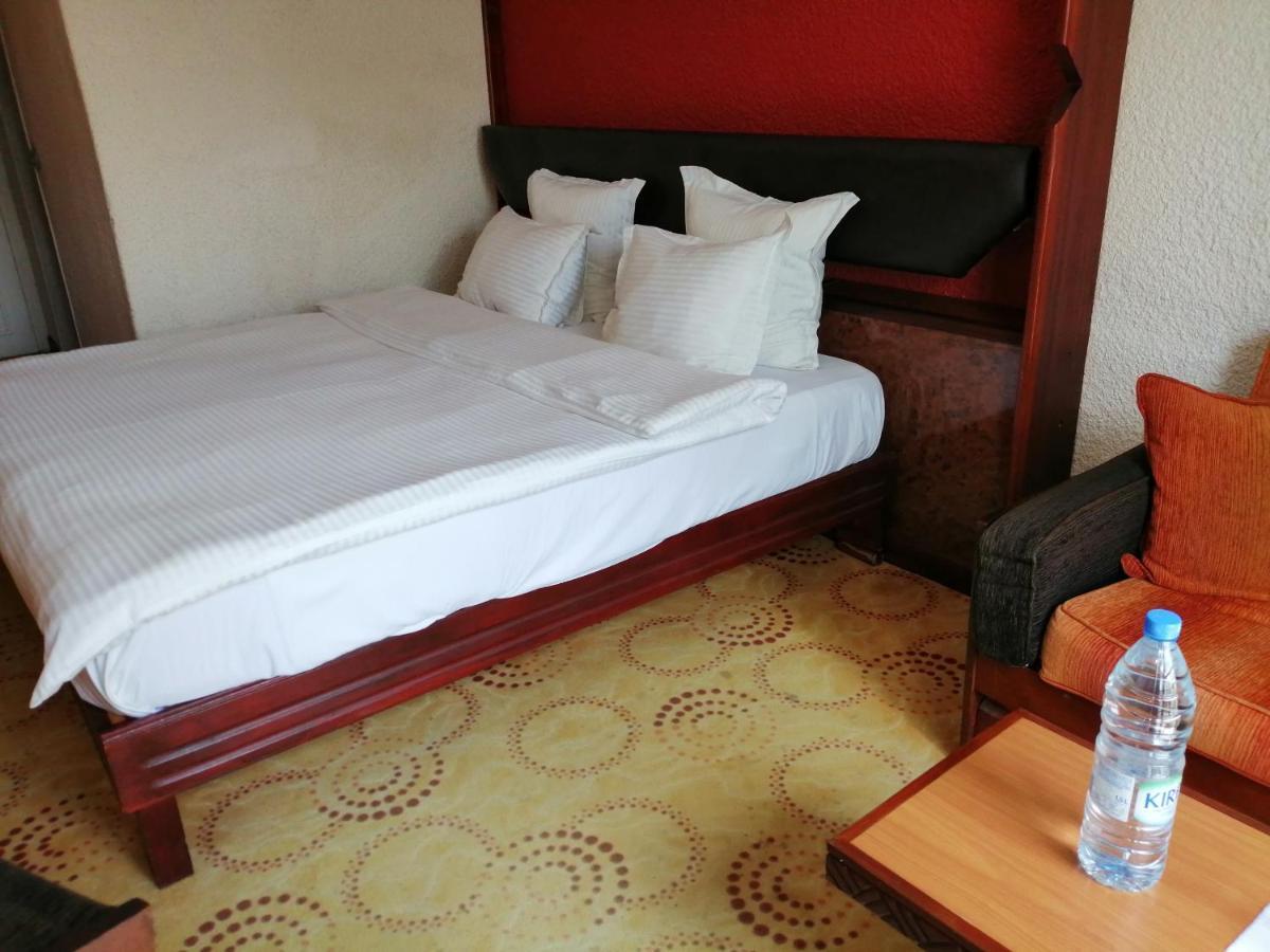 Hotel Jardin Savana Dakar Exteriör bild