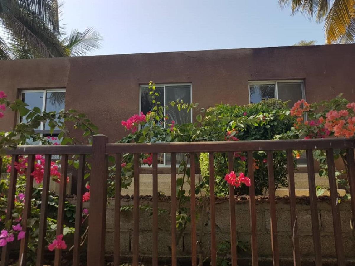 Hotel Jardin Savana Dakar Exteriör bild