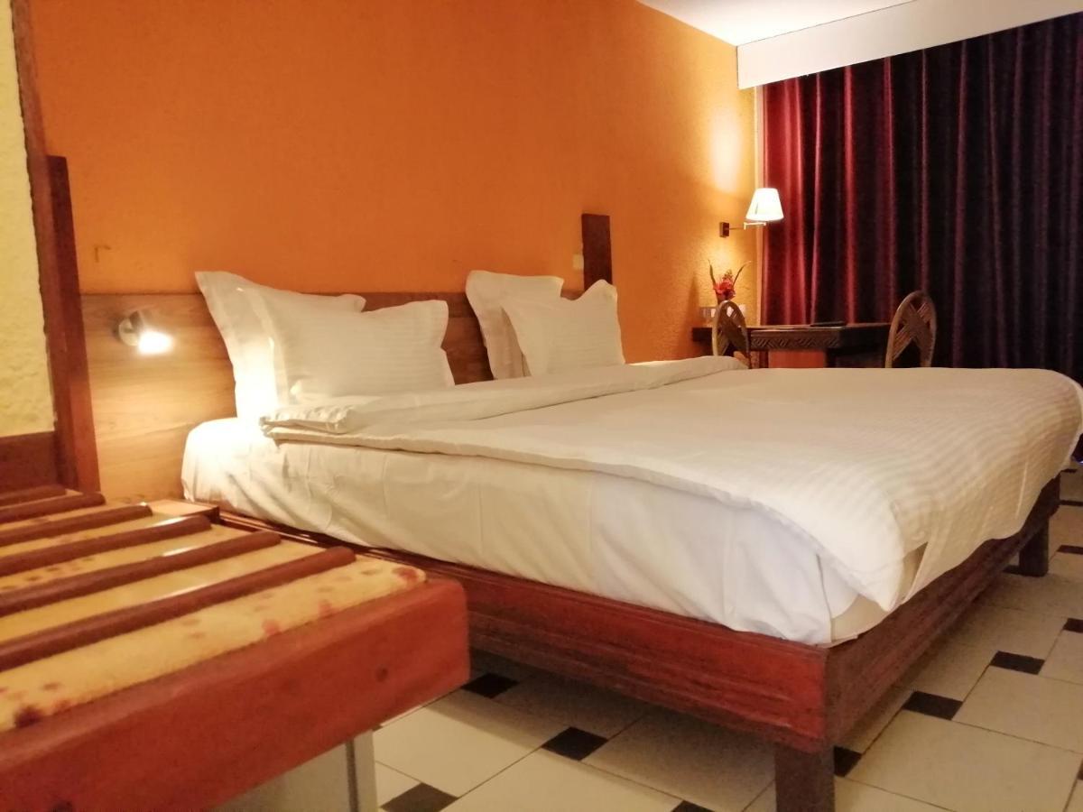 Hotel Jardin Savana Dakar Exteriör bild