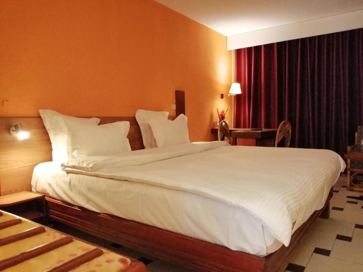 Hotel Jardin Savana Dakar Exteriör bild